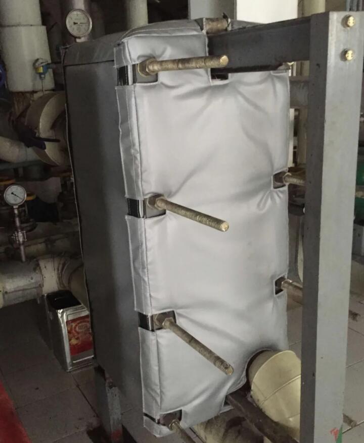 板式<a href=http://tyjinshang.cn/e/tags/?tagname=%E6%8D%A2%E7%83%AD%E5%99%A8%E4%BF%9D%E6%B8%A9 target=_blank class=infotextkey>換熱器保溫</a>套